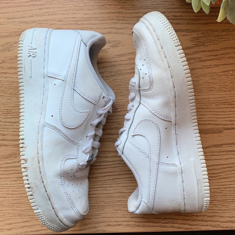 White Low-top Air Force 1’s. Good Condition!